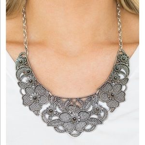 Paradise Petunia Necklace comes with earrings